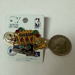 Vtg Super Bowl XXXI Green Bay Packers vs New England Patriots Enamel Pin (1997)